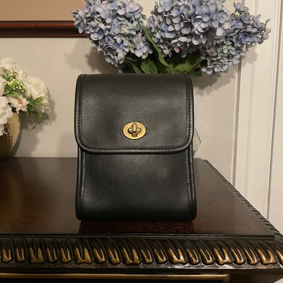 Coach Handbags - Authentic vintage COACH Scooter bag 9893